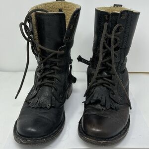 UGG Lyric Lace Up Leather Boots black size 7 These boots have a hard sole